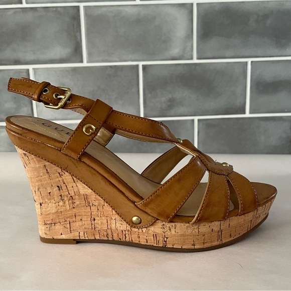 GUESS Tan Leather Wedge Cork Sandals Heels size 7.5 Bohemian Hippie 70’s - Picture 1 of 10